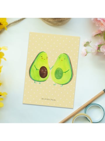 Mr. & Mrs. Panda Postkarte Avocado Pärchen ohne Spruch in Gelb Pastell