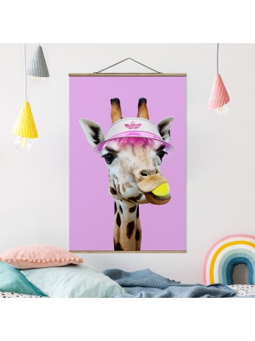 WALLART Stoffbild - Jonas Loose - Giraffe beim Tennis in Pink