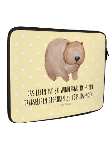 Mr. & Mrs. Panda Laptop Tasche Wombat mit Spruch in Gelb Pastell