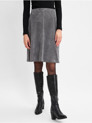 Marie Lund Roeck in grau