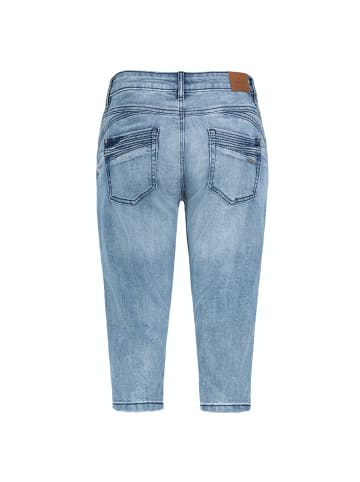 Eight2Nine Capri in Light Blue Denim