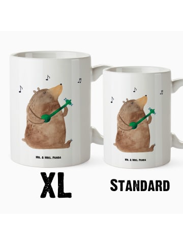 Mr. & Mrs. Panda Großer Kaffeebecher Bär Gitarre ohne Spruch in Weiß