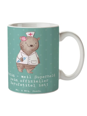 Mr. & Mrs. Panda Keramikbecher Ärztin Superheld mit Spruch in Meeresbrise