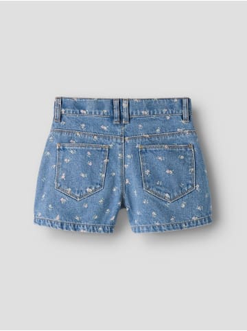 name it Shorts in Light Blue Denim