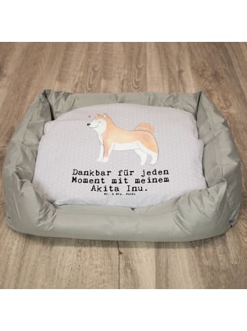 Mr. & Mrs. Panda Hundesofa Akita Inu Moment mit Spruch in Grau Pastell