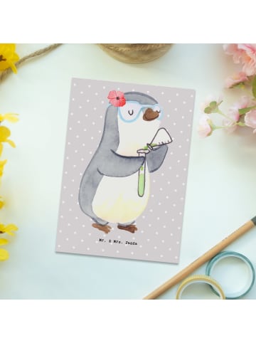 Mr. & Mrs. Panda Postkarte Chemikerin Herz ohne Spruch in Grau Pastell