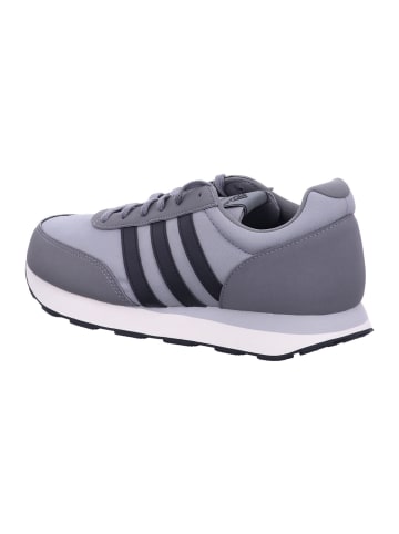 adidas Sneakers in Grau