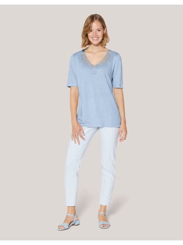 MADELEINE Kurzarm Leinen-Shirt mit Spitzenbesatz in himmelblau