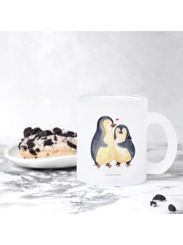 Mr. & Mrs. Panda Teetasse Pinguin umarmen ohne Spruch in Transparent