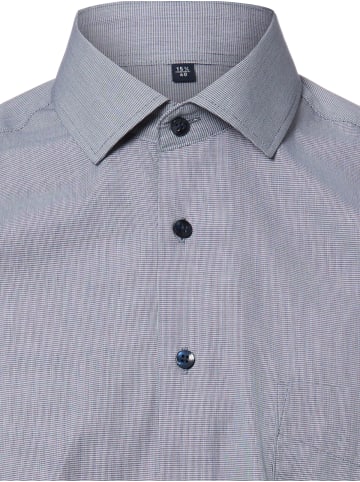 Andrew James Hemd in marine