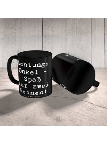 Mr. & Mrs. Panda Tasse Spruch Spaßiger Onkel mit Spruch in Schwarz