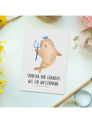 Mr. & Mrs. Panda Postkarte Sternzeichen Wassermann mit Spruch in Weiß