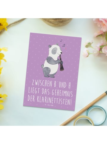Mr. & Mrs. Panda Postkarte Klarinette Geheimnis mit Spruch in Lavendeltraum