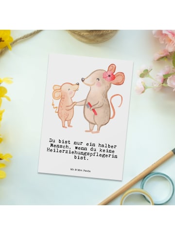 Mr. & Mrs. Panda Postkarte Heilerziehungspflegerin Herz mit Spruch in Weiß