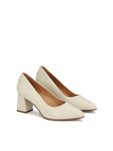 Kazar Pumps in Off-white