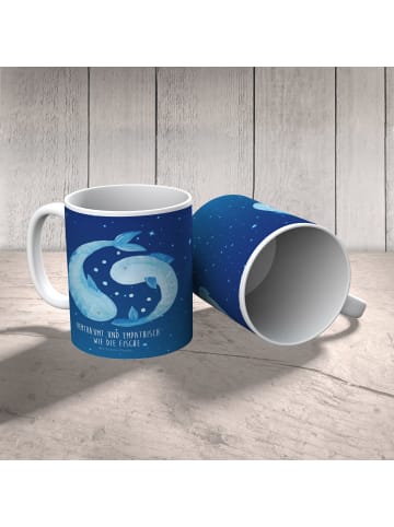 Mr. & Mrs. Panda Kindertasse Sternzeichen Fische mit Spruch in Sternenhimmel Blau