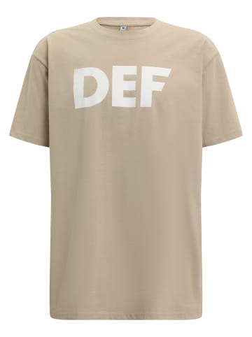 DEF T-Shirts in wet sand