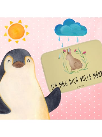 Mr. & Mrs. Panda Badteppich Hase Sitzen mit Spruch in Gelb Pastell