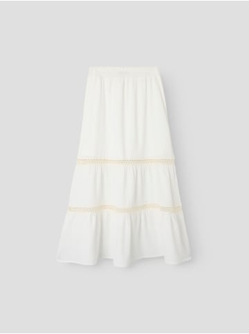 name it Rock in White Alyssum