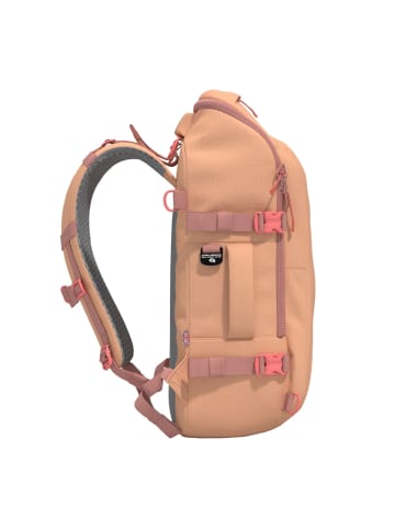 Cabinzero Adventure Cabin Bag ADV 32L Rucksack 46 cm in sunny day