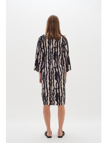 InWear Kleid XeeniaIW Lockere Passform in Non Color Small Scratch Stripe