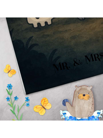 Mr. & Mrs. Panda Handtuch Fledermaus Dracula Design ohne Spruch in Weiß
