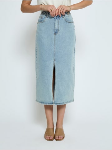 Peppercorn Rock in Light Blue Wash