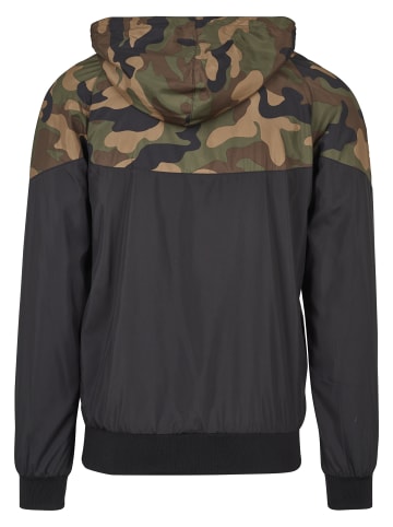 Urban Classics Windbreaker in blk/woodcamo