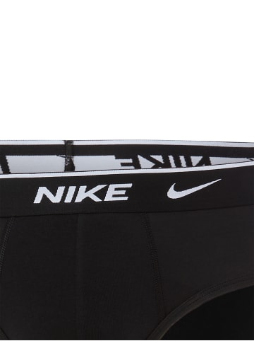 Nike Slip in schwarz