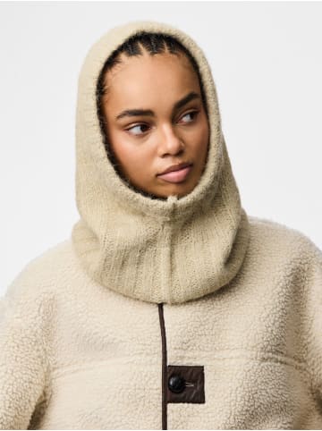 Pieces Schlupfmütze in Humus