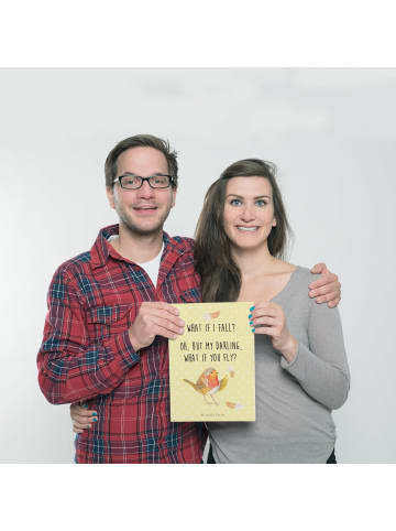 Mr. & Mrs. Panda Poster Rotkehlchen Federn mit Spruch in Gelb Pastell