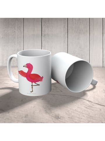 Mr. & Mrs. Panda Kindertasse Flamingo Yoga ohne Spruch in Weiß