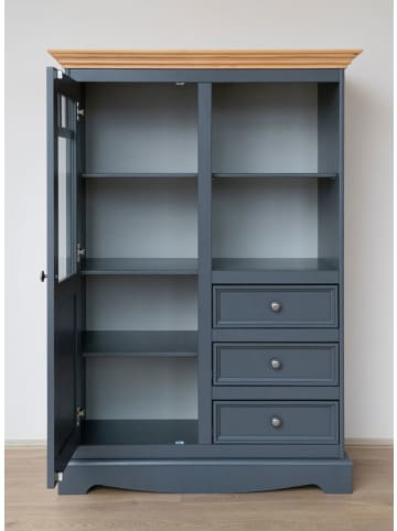 Feldmann-Wohnen Vitrine Belluno Elegante Kiefer Eiche / basaltgrau (RAL7012) 89 / 44 / 130cm