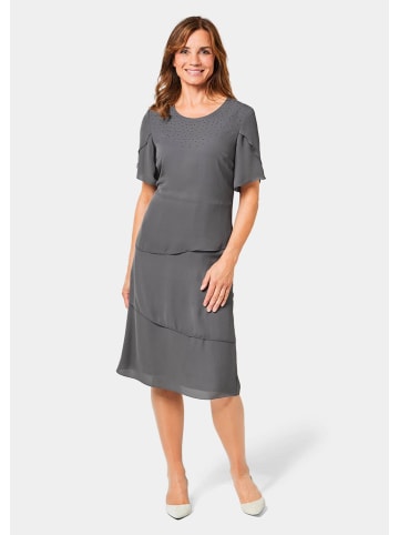 GOLDNER Kurzgröße:  Elegant fallendes Stufenkleid in anthrazit