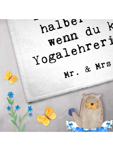 Mr. & Mrs. Panda Gästehandtuch Yogalehrerin Herz mit Spruch in Weiß