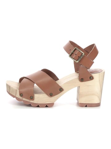 Kickers Clogs in Camel