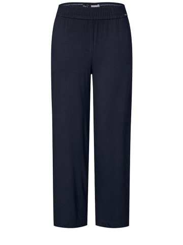 Cecil Capri in universal blue