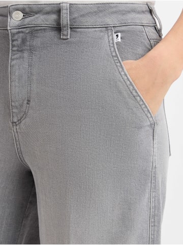 comma Jeans Alva in hellgrau