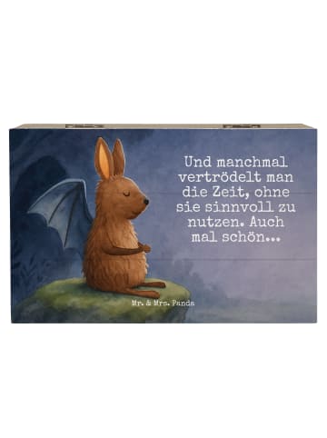 Mr. & Mrs. Panda Truhe Fledermaus Sitzen Design mit Spruch in Weiß
