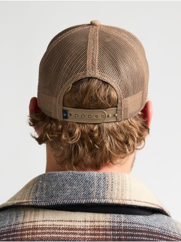 Petrol Industries Trucker Cap mit Badge Steeltrail in Weiß