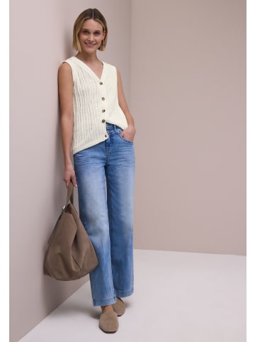 Street One Strickweste mit V-Ausschnitt und Knopfleiste in Off White