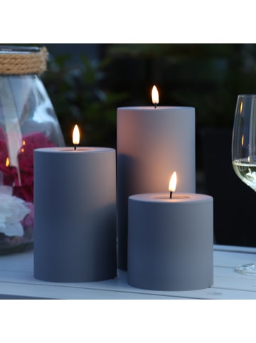 Deluxe Homeart LED Kerze Mia Kunststoff für Innen/Außen flackernd H: 10cm D: 10cm in grau