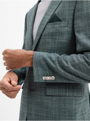 Andrew James Sakko Steven in tanne