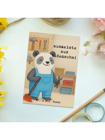 Mr. & Mrs. Panda Postkarte Hausmeister Leidenschaft Design mit S... in Weiß