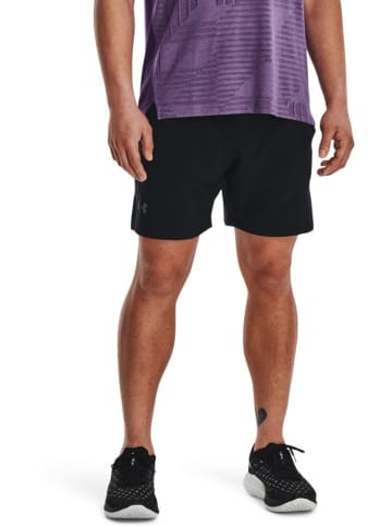 Under Armour Short "Launch Elite" in Schwarz