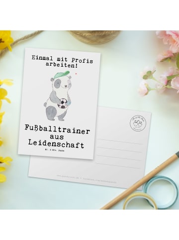 Mr. & Mrs. Panda Postkarte Fußballtrainer Leidenschaft mit Spruch in Weiß