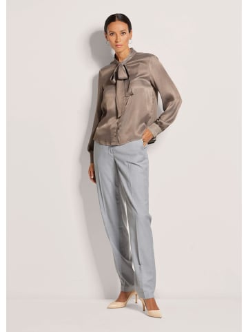 MADELEINE Satinbluse mit Schluppe in taupe