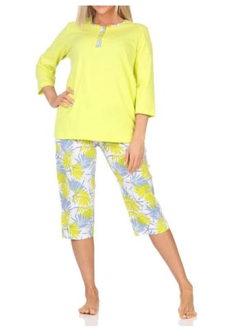 NORMANN Kurzarm Pyjama Caprihose floralem print in grün