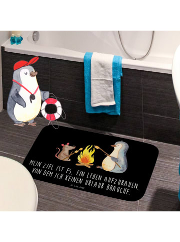 Mr. & Mrs. Panda Badteppich Pinguin Lagerfeuer mit Spruch in Schwarz