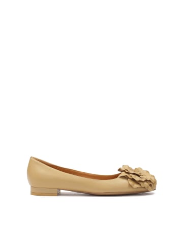 Kazar Pumps in Beige